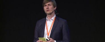 Creating A Business Intelligence Platform For A Startup Bank - Jakob Bronebakk