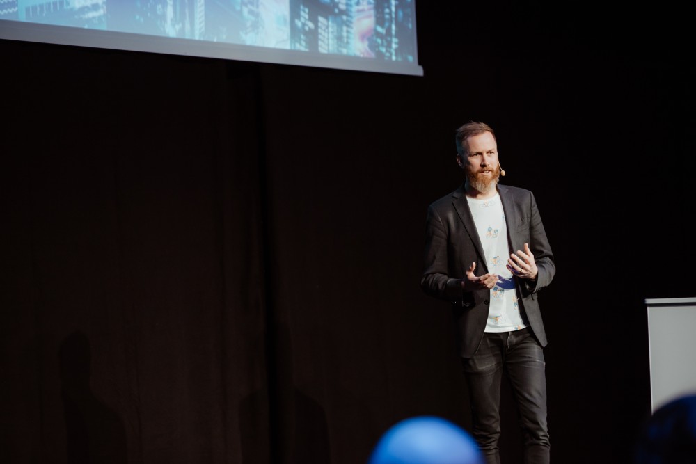 Fredrik Moeschlin, Senior Analytics Manager at Volvo Group Connected Solutions, presenting at the Data Innovation Summit
