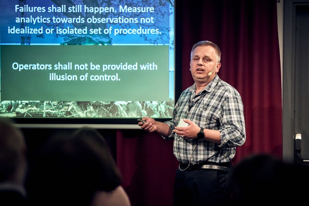Julian Zec, former Chief Engineer & Manager Maintenance & Reliability Engineering at National Oilwell Varco, currently Global Manager Drilling Performance & Maintenance Optimization at Cameron, presenting at Maintenance Analytics Summit 2019
